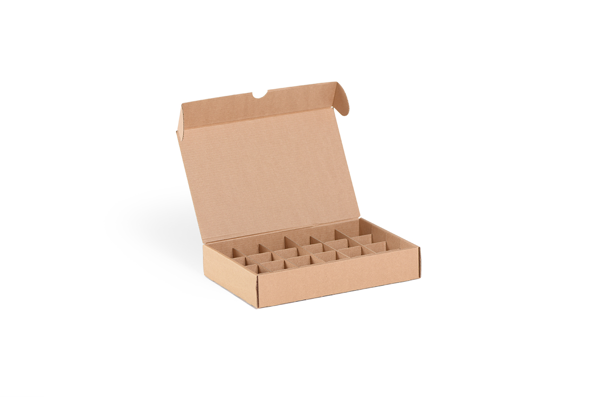 Boîte en carton ondulé avec incrustations